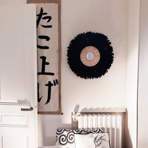 Jujuhat black feathers and natural raffia