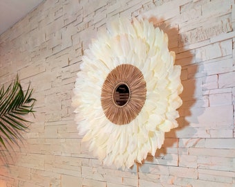 Jujuhat beige feathers and natural raffia