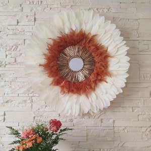 Jujuhat beige and orange feathers and golden raffia