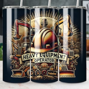 Może przedstawiać: Biały ceramiczny kubek z czarnym uchwytem i napisem "But First, Coffee" w stylu odręcznym. Kubek stoi na białej powierzchni. Kubek ma około 10 cm wysokości.