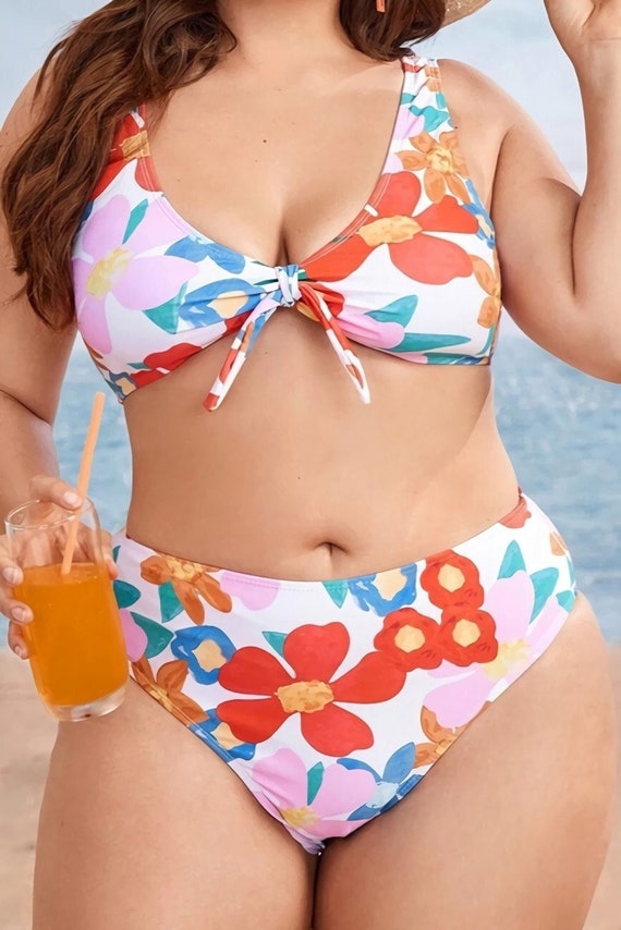 Colorful Plus Size Bikini Top, Floral Flower Cute Cottagecore Plunge Tops,  Front Tie Supportive Swim Top, 1X 2X Plus Swimwear Melissa Top 