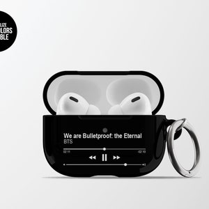 Funda para AirPods con nombre de canción / Funda protectora de plástico rígido para AirPods Pro de Apple con llavero con mosquetón y cantante musical personalizado