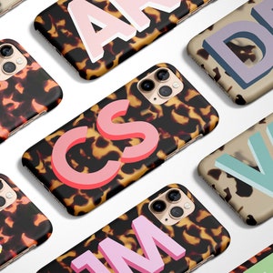 Monogram Tortoise iPhone 15 Pro-hoesje | Gepersonaliseerde grote initiaal iPhone 14 13 12 11 Pro Max-hoesje | Galaxy S23 S22 S21 | Pixel 7 6 5 | PC5