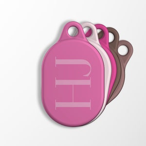 Mix Blush Estuche AirTag personalizado / Monograma de iniciales grandes Estuche protector de plástico duro personalizado Apple AirTag con llavero mosquetón / AT08