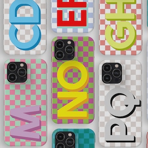 Checkerboard-hoesje met grote initiaal iPhone 14 Pro | Monogram iPhone 13 12 11 Xr Xs 8 Plus Max | Samsung Galaxy S22 S21 | Google Pixel 6 | PC026