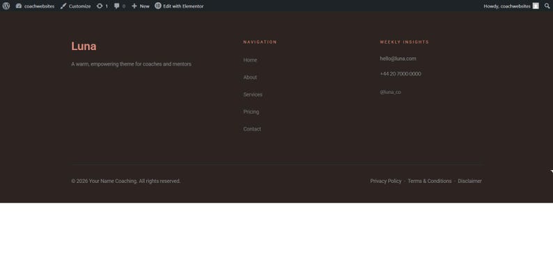 Puede incluir: Captura de pantalla del pie de p&aacute;gina de un sitio web con fondo marr&oacute;n oscuro. El nombre del sitio web "Luna" est&aacute; en color salm&oacute;n. La navegaci&oacute;n y la informaci&oacute;n de contacto est&aacute;n en texto blanco.