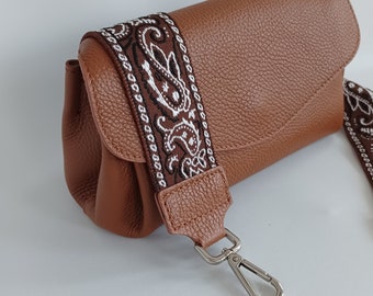 Leren schoudertas Bruine heuptas voor vrouwen met brede riem, crossbody tas met verwisselbare riem met patroon en zilveren fittingen