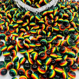 Ghana Jamaica Reggae Randiga Resinpärlor, Runda, Färgglada, 8 x 7 mm, Hål: 1,6 mm.