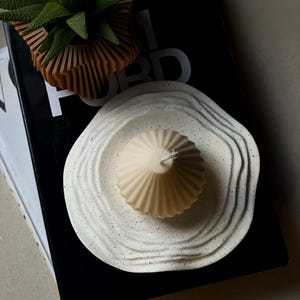 Jesmonite Round Wave Tray: Neutral Home Decor, 15cm
