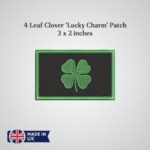 Puede incluir: Un parche negro con un borde verde bordado con un trébol de cuatro hojas verde. El parche mide 7,6 cm por 5,1 cm y dice "4 Leaf Clover 'Lucky Charm' Patch".