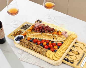 Ensemble de plateau de fromages avec accessoires, Plateau de fromages en bambou personnalisé, Cadeaux de pendaison de crémaillère personnalisés, Planche de charcuterie, Cadeaux de fiançailles