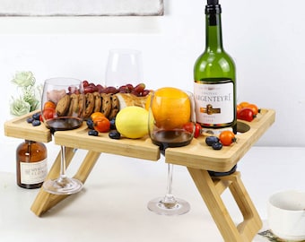 Personalisierter Picknick-Weintisch, gravierter Picknicktisch mit Flaschenhalter und Servierplatz, faltbarer Weintisch mit Flaschenhalter