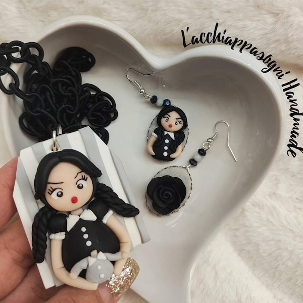 Parure collier + boucles d'oreilles Wednesday Addams