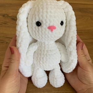 Häkelhase Plüsch, Amigurumi Häschen, Häkelkaninchen Spielzeug, gestricktes Häschen