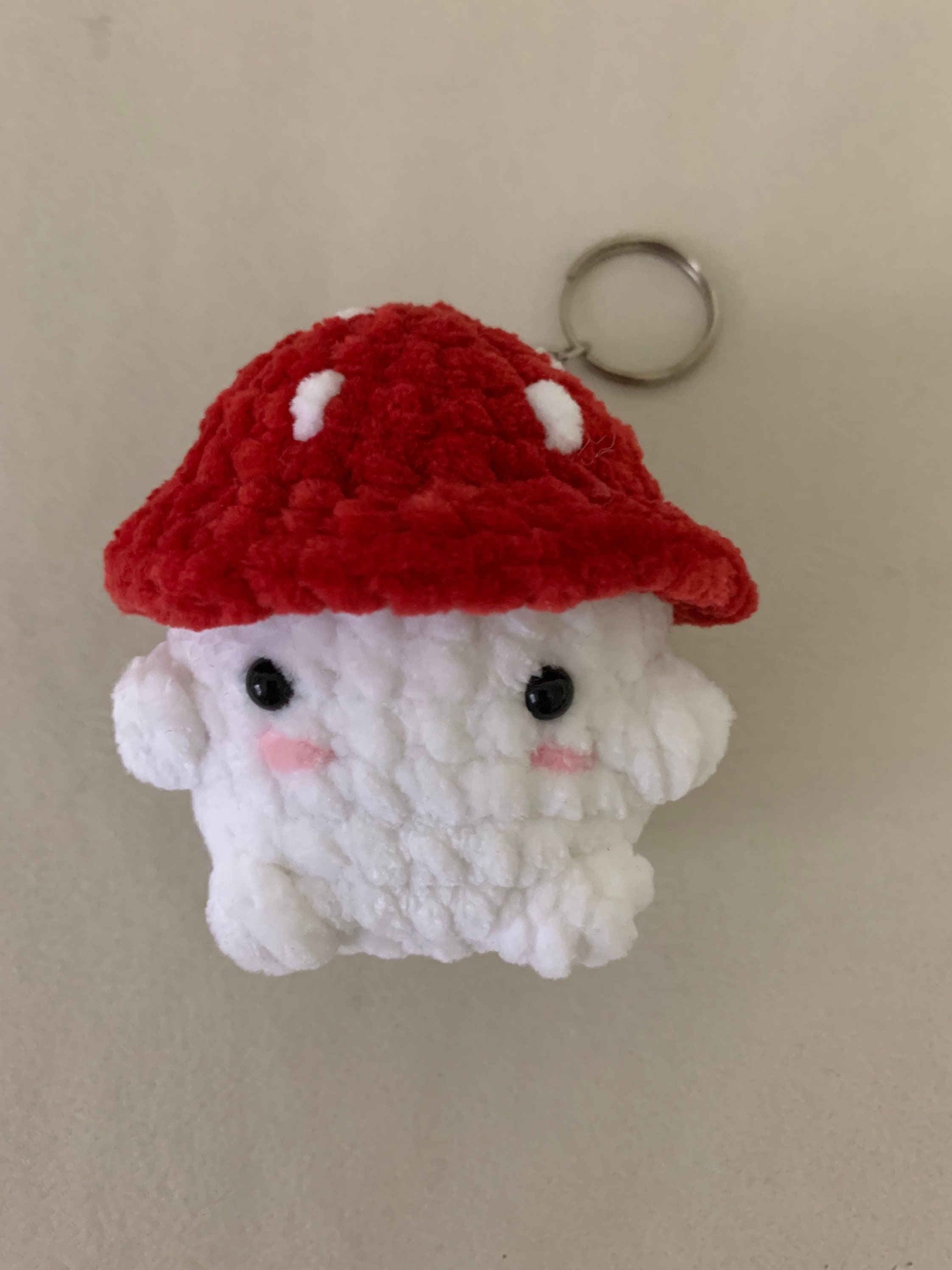 かぎ針編みのキノコぬいぐるみキーホルダー：編みぐるみキノコ