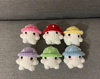かぎ針編みのキノコぬいぐるみキーホルダー：編みぐるみキノコ