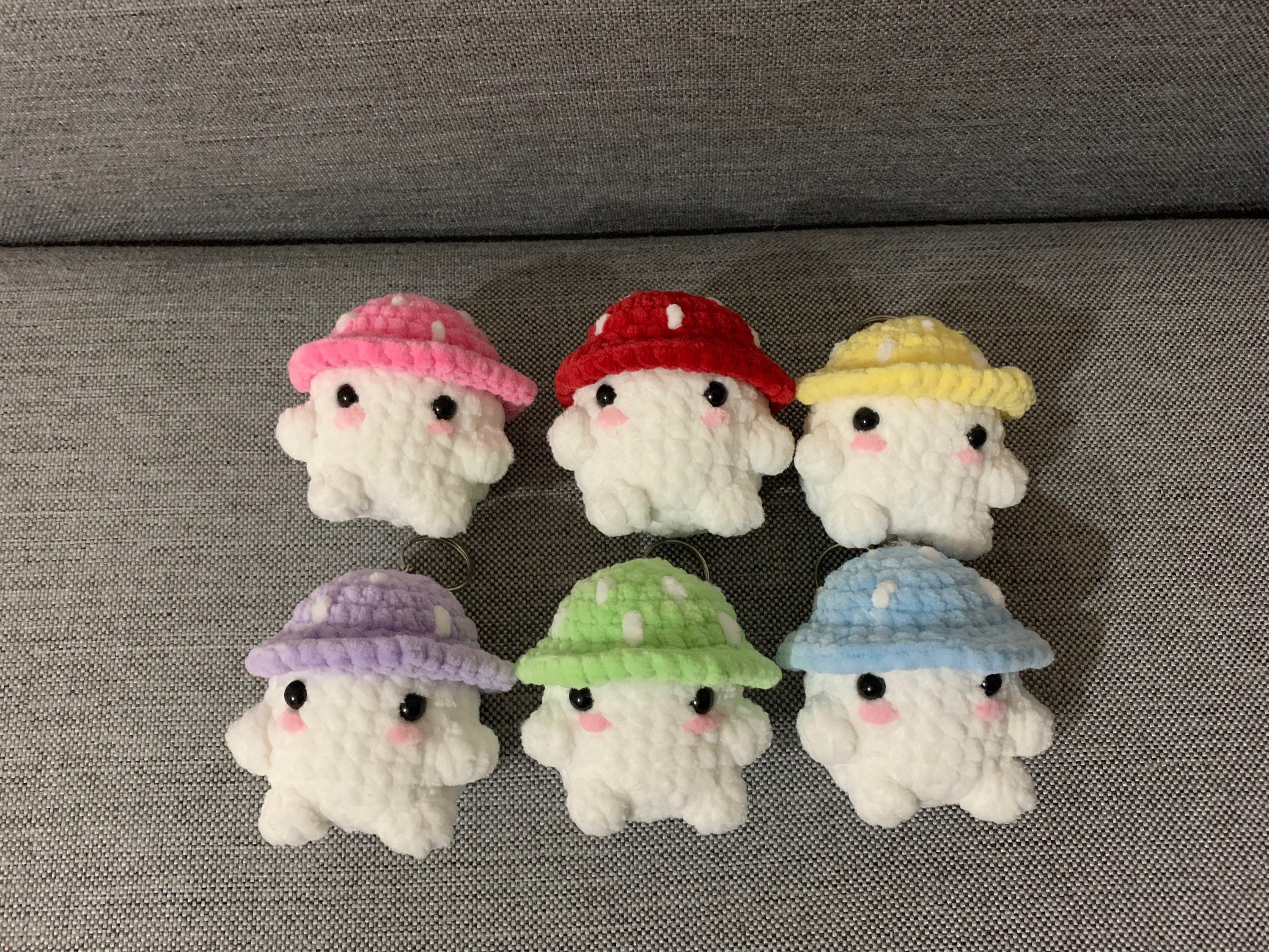 レア　不思議系かわいい　ウサミミ　きのこ　マスコットキーホルダー かぎ針編みのキノコぬいぐるみキーホルダー：編みぐるみキノコ