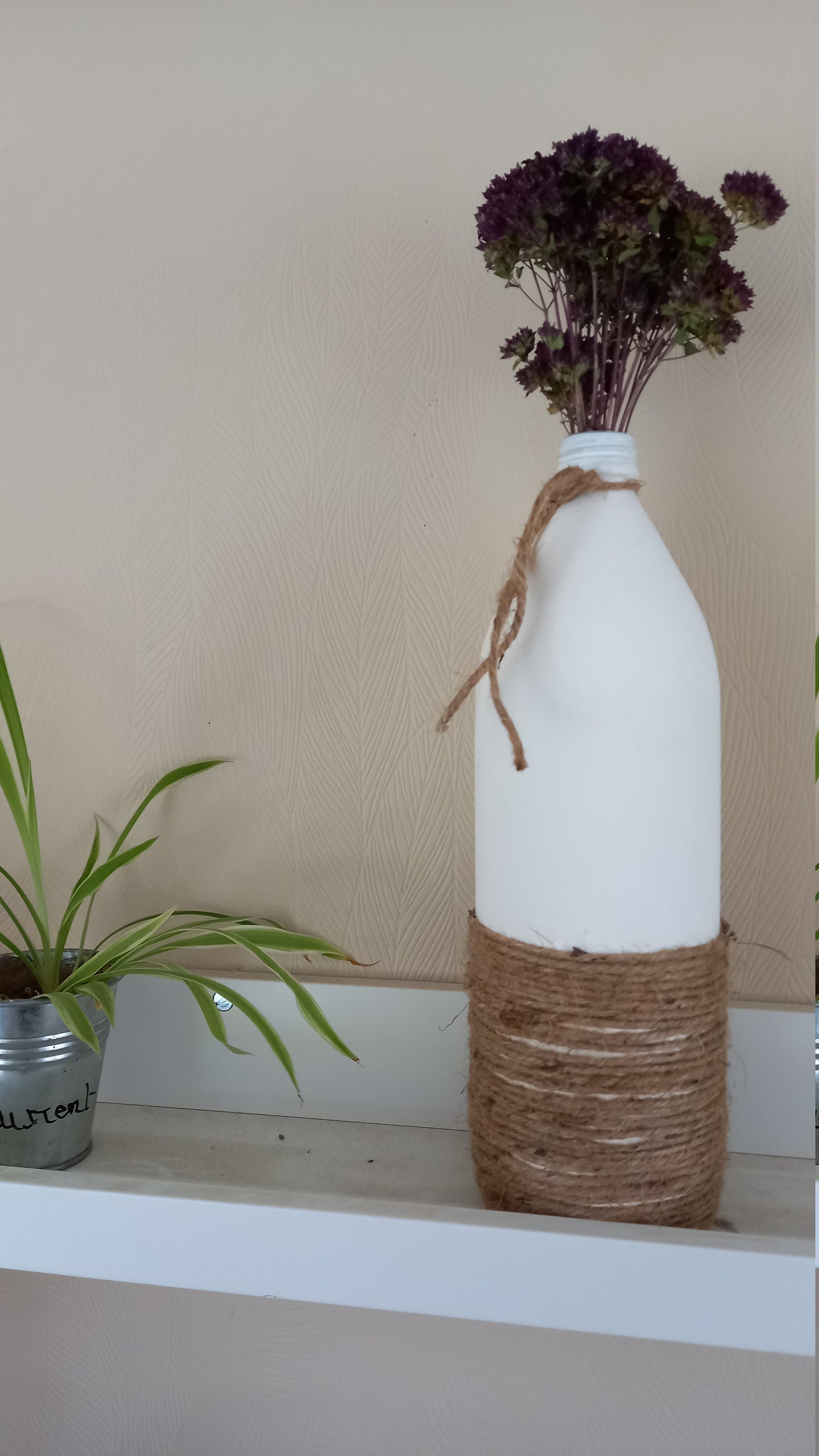 Bouteille-Vase Blanche et Fleurs Séchées