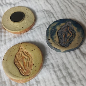 Fridge magnet vulva