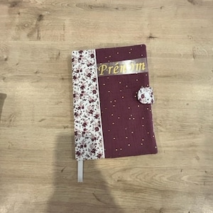 Customizable health record cover in purple double gauze cotton and "floral pattern" cotton fabric, flex lettering