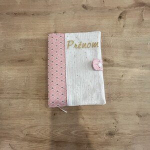 Customizable health record cover in white double gauze cotton and "fan" cotton fabric, flex lettering