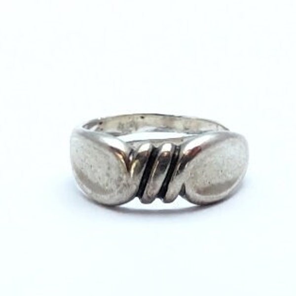 Vintage Modernist Ring in Sterling Silver