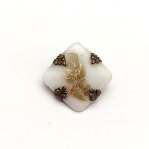 ビクトリア朝のガラスピン、
