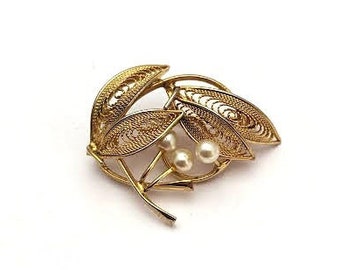Vintage Pearl Pin in Gold Filigree, Vintage Jewelry