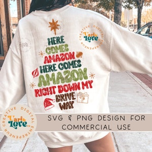 Retro kerst SVG png, hier komt Amazon grappige sublimatie kerstboom Cricut gesneden bestand leuk vakantie t-shirtontwerp voor sublimatie