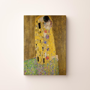 The Kiss Gustav Klimt Print, Romantic Art Nouveau Wall Art, Gold Foil Style Poster, Iconic Vintage Painting for Bedroom or Gallery Decor