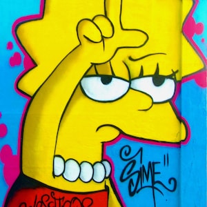 May include: A yellow cartoon character wearing a red shirt and a pearl necklace. The character is making a hand gesture with their right hand. The background is blue with pink and yellow paint splatters. The text "Los Hijos Sin Suerte" and "Zime" are written in black.