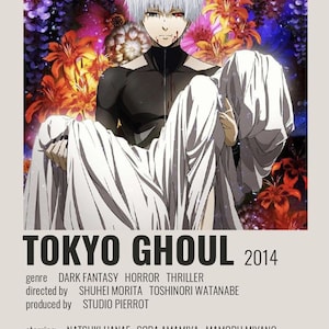 Pu&ograve; includere: Poster anime per Tokyo Ghoul, una serie di dark fantasy, horror e thriller. Il poster presenta un personaggio con i capelli bianchi e gli occhi rossi, che tiene un panno bianco. Il testo sul poster recita "Tokyo Ghoul 2014", "genere DARK FANTASY HORROR THRILLER", "diretto da SHUHEI MORITA TOSHINORI WATANABE", "prodotto da STUDIO PIERROT", e "con NATSUKI HANAE SORA AMAMIYA MAMORU MIYANO".
