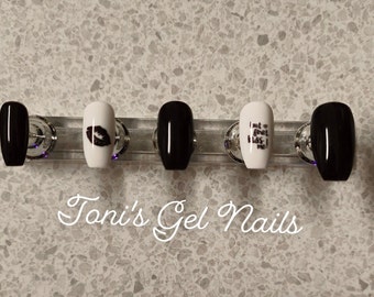 Kiss Me - Uñas de San Valentín - uñas postizas - personalizadas y hechas a mano - esmalte en gel