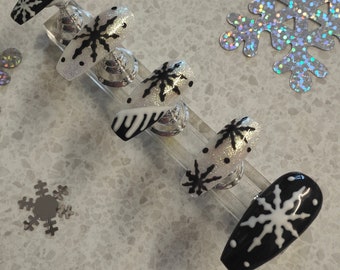 Christmas Nails - snowflake - black nails - medium coffin nails - false nails - Press on nails - free hand - custom handmade - gel polish