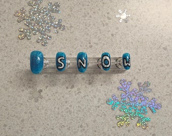 Blauer Glitzer-Schnee Press On Nails: Handgefertigte Ovale Weihnachtsnägel