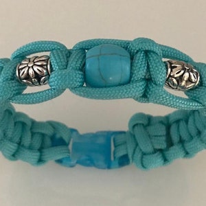 One of a Kind Paracord Bracelet (Turquoise w/mixed beads)