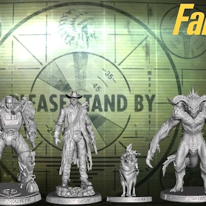 Könnte beinhalten: Eine Sammlung grauer Fallout-Figuren, darunter ein Vault Dweller, ein Power-Armor-Soldat, ein Cowboy, ein Hund und eine mutierte Kreatur. Der Hintergrund zeigt ein Retro-Fernseh-Testmuster mit dem Wort "Fallout".
