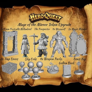Może przedstawiać: Zwój z napisem "HEROQUEST Mage of the Mirror Token Upgrade" oraz różnymi miniaturowymi elementami gry. Zawiera figurki, drzwi pułapki, kule niebieskie, pakiety broni, złotą księgę i mosiężny klucz.