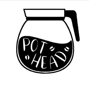 Può includere: Illustrazione in bianco e nero di una caffettiera con il testo "POT HEAD" all'interno.