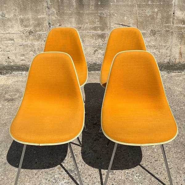Ensemble de quatre chaises Eames en fibre de verre dsx hopsack, vintage, milieu du siècle