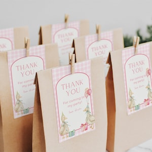 Plantilla de etiqueta de agradecimiento para el primer cumpleaños con tema de ganso rosa Etiqueta de regalo imprimible para el primer cumpleaños con tema de ganso rosa