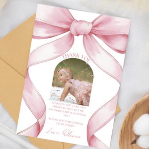 Carte de remerciement d'anniversaire avec noeud rose 1er anniversaire de filles veulent juste être un premier anniversaire Invitation modèle noeud rose d'invitation Coquette esthétique