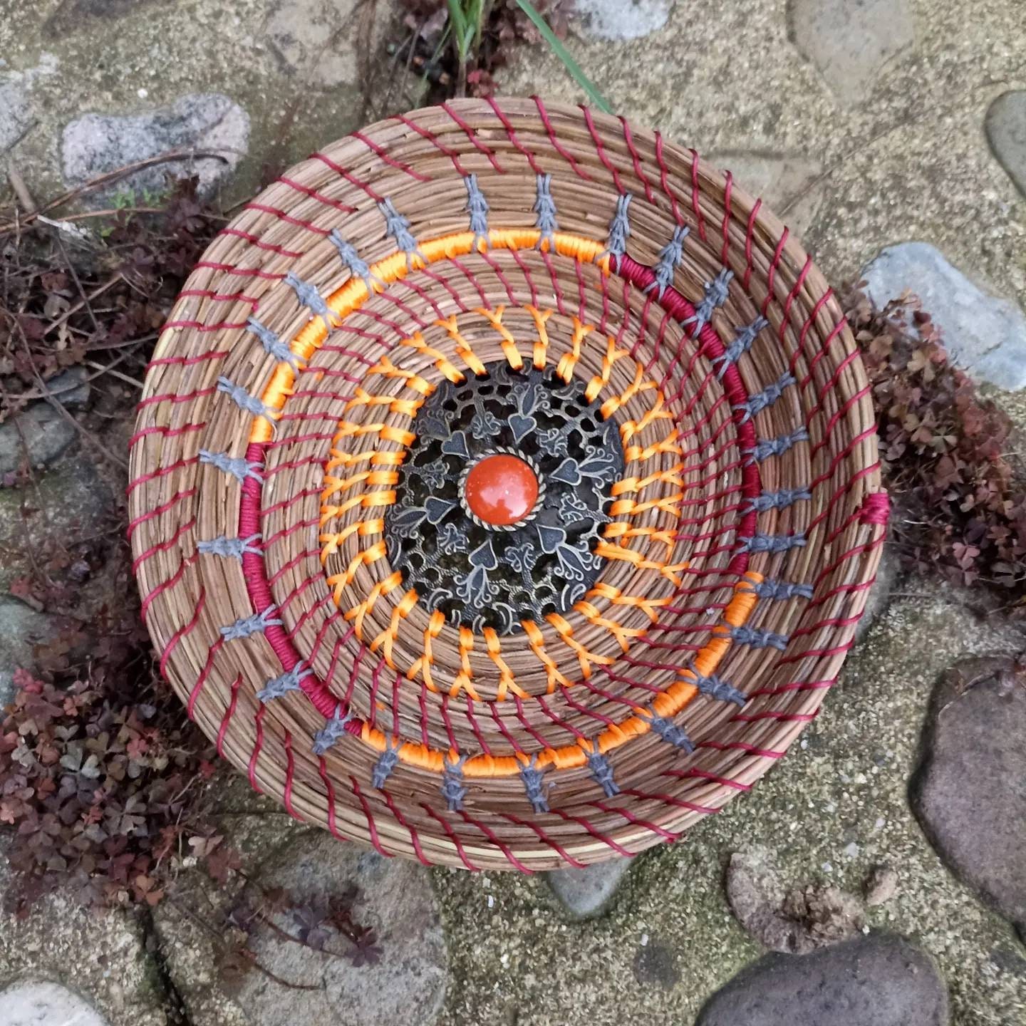 Vannerie Artisanale en Aiguilles de Pin