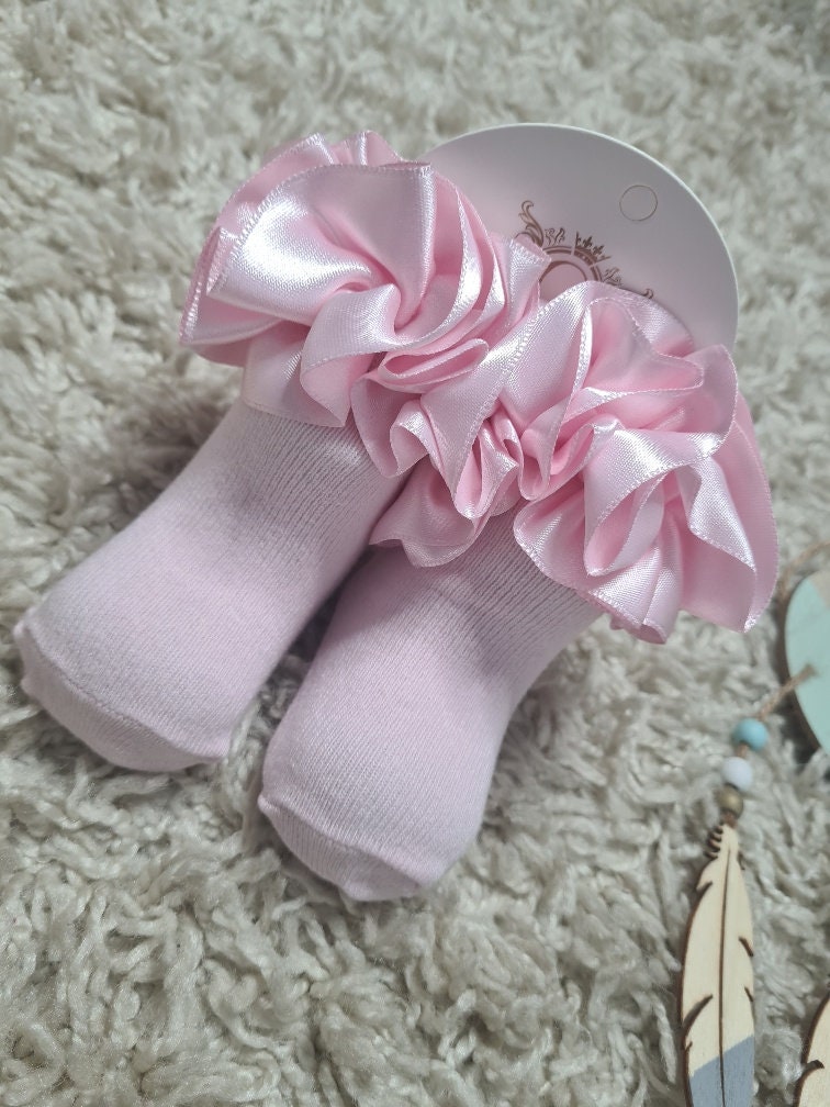 GIRLS ROMANY FRILLY SOCKS IN WHITE & PINK  & MATCHING HAIR BAND  SIZES 3-5 1/2 