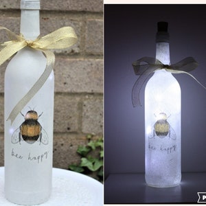 Lámpara de botella iluminada Bee Happy, lámpara de botella con decoupage, botella con luz, lámpara de botella, luz LED que funciona con pilas, botella de vino reciclada