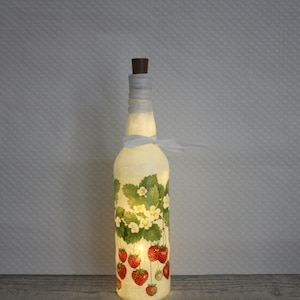 Lámpara de botella con luz LED de fresa, luz de botella con decoupage, botella con luz, lámpara de botella, botella de vino reciclada
