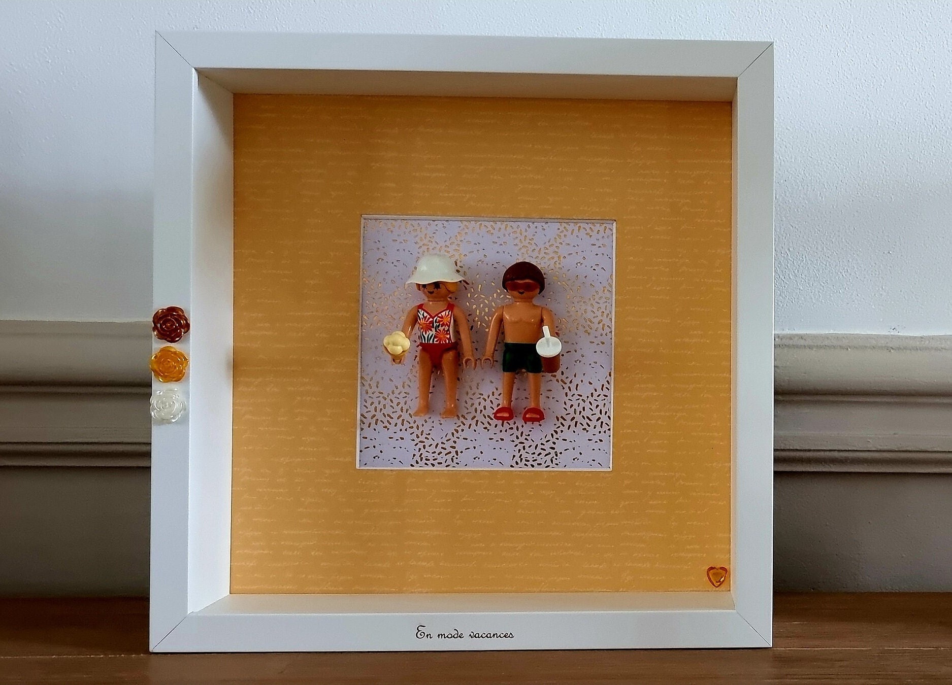 Cadre Playmobil Gravé et Personnalisable Les Vacanciers Stylés Délivrant Un Message Positif en Mode