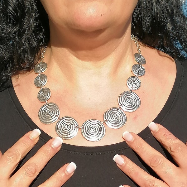 Spirale Halskette aus Messing, Ethno Silberne Kette, Spirale Silber Kette, Bohemian Schmuck für Damen, Handgemachte Geschenk für Muttertag