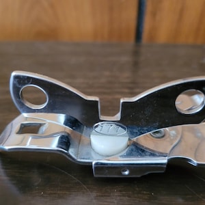 Vintage 777 Can/Bottle Opener - Manual 6-3/4” - Korea