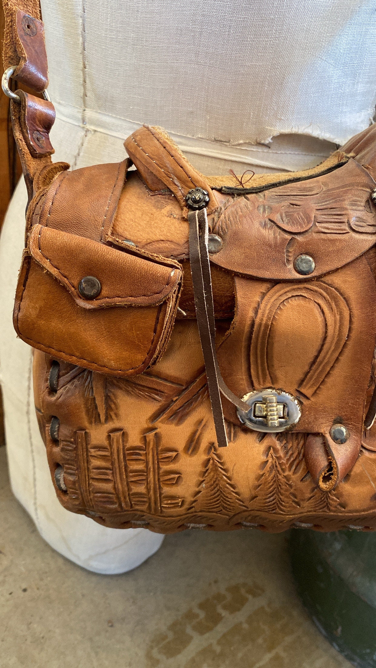 MADE IN ENGLAND VINTAGE SADDLE BAG 中古品 Vintage Leather Saddle Purse Hand Burned Designed Leather Bag
